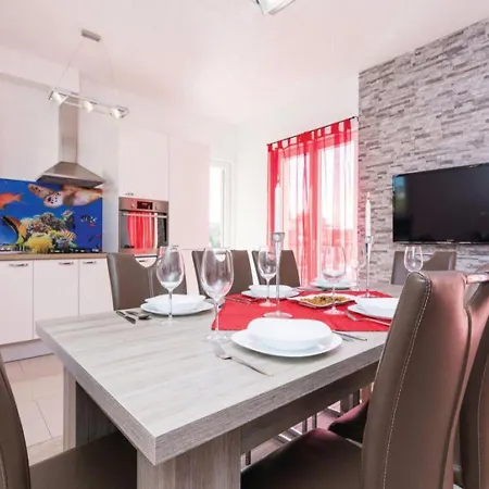 Holiday-home-moderna Casa de Férias Sukošan